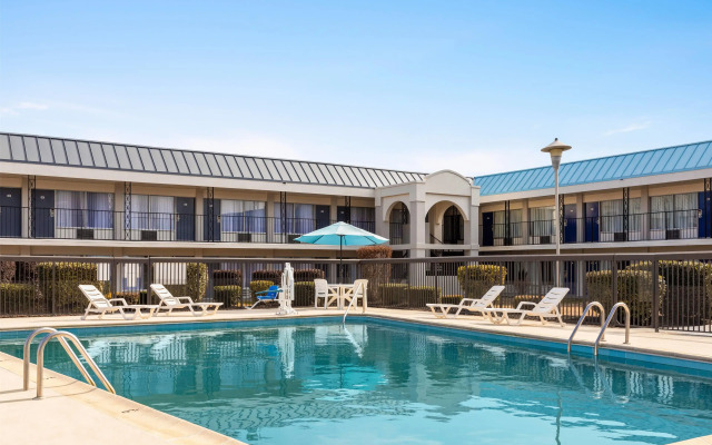 Days Inn by Wyndham Emporia