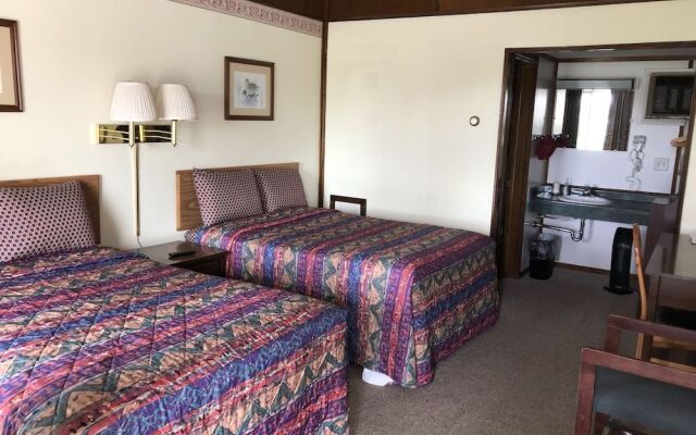 Edge O The Woods Motel