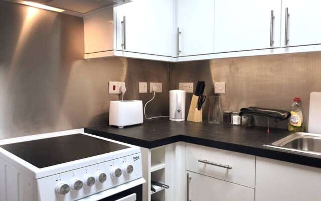 Cosy Sea Front Apartment Sleeps 6