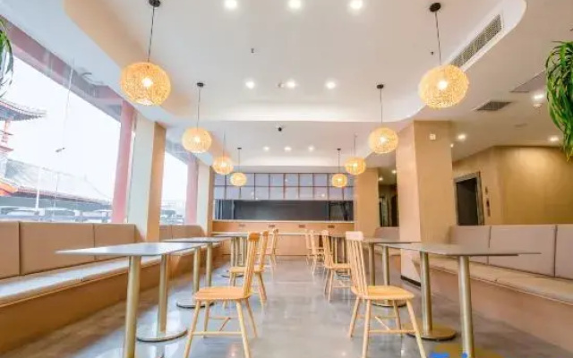 Super 8 Select Hotel (Kaifeng Qingming Shanghe Garden)