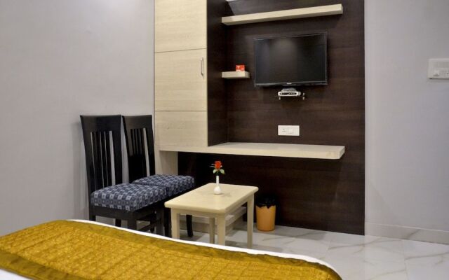 OYO 7044 Hotel Megha