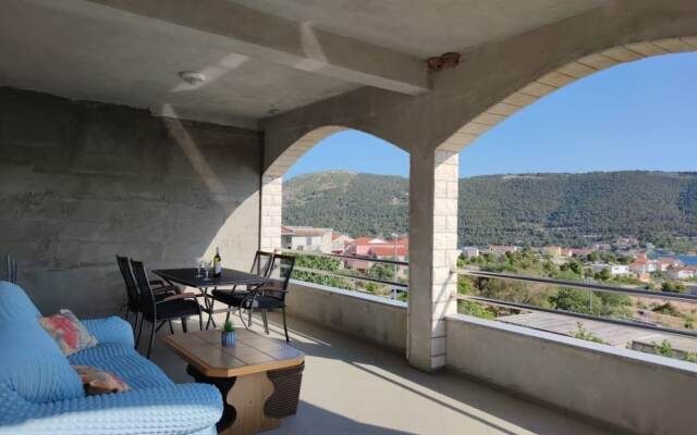Josi - Parking and Barbecue - A2