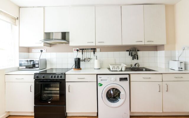 NEW 2BD Garden Flat Quick Access to Central London