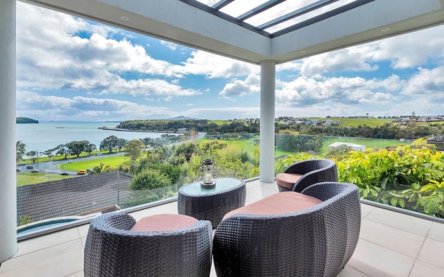 Magnificent Harbour View Villa in Orakei