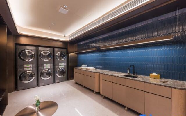 Crystal Orange Shanghai Hongqiao GuoZhanZhongXin Minbei Road