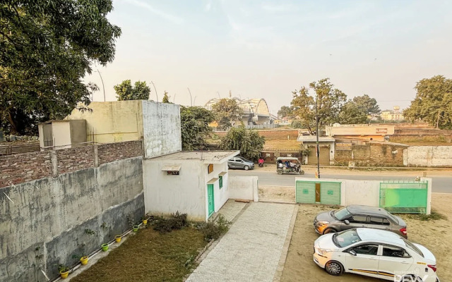 Raghuveer Sadan, Near Ram Mandir - 10 Min Walk