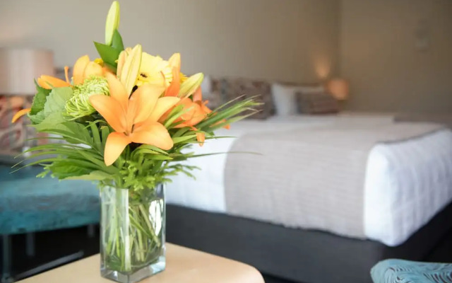 Navigate Seaside Hotel & Apartments