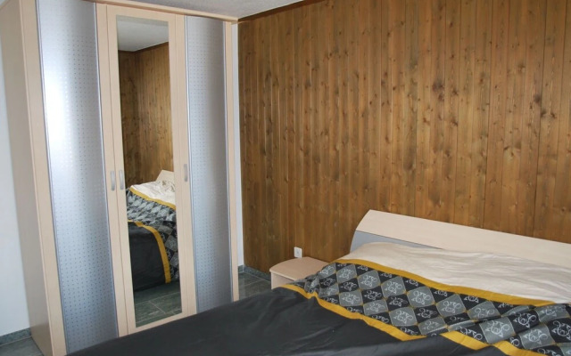 Cozy Apartment in Sarn near Forest