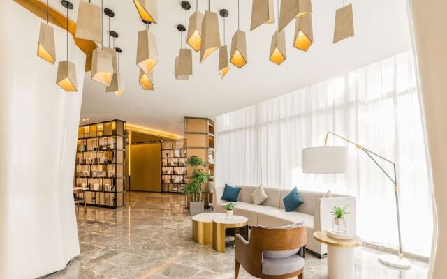 Atour Hotel (Weihai City Hall)