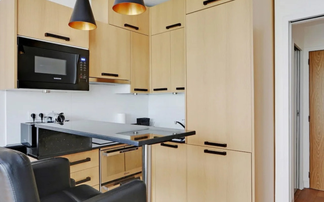 Modern Brunel Classic 1 Bed Apt With Balcony in Paris