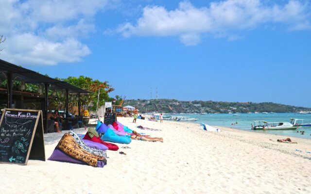 Puri Nusa Beach Hotel