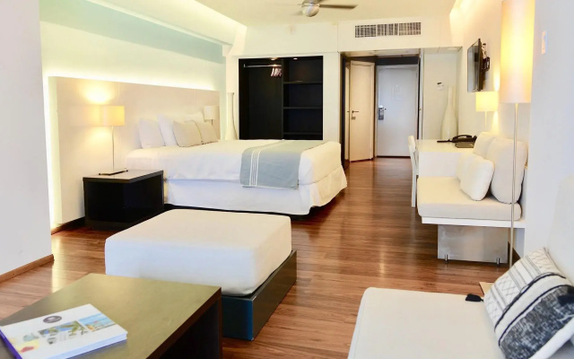 Holland House Beach Hotel