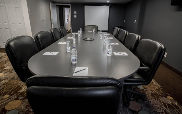 Hotel Faubourg Montreal - ex Holiday Inn Express Hotel & Suites Centr