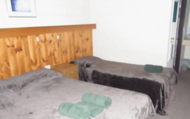 Eden Golf View Motel