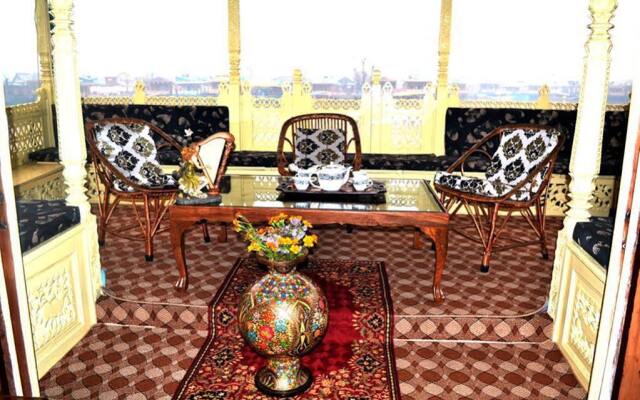 Swan Group of Houseboats, Golden Dal Lake