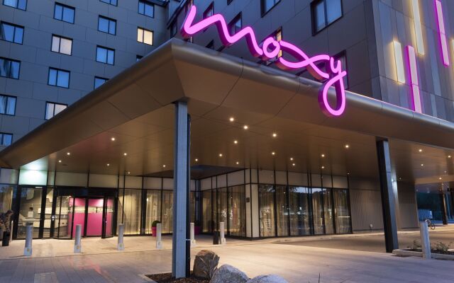 MOXY London Heathrow Airport