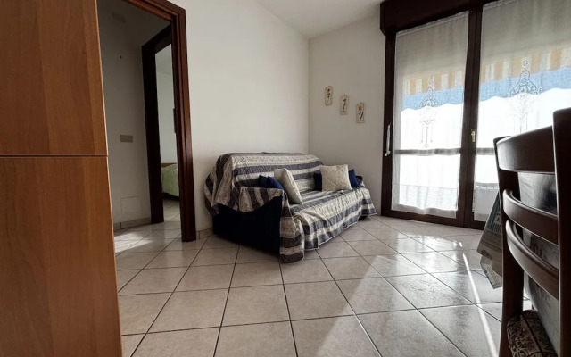 Holiday Apartment With Pool Near the Beach