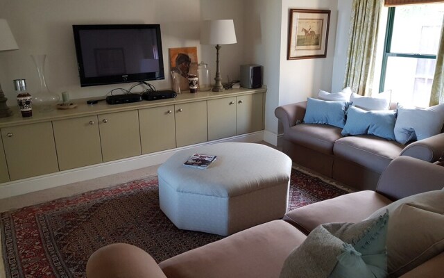 Q in Fresnaye