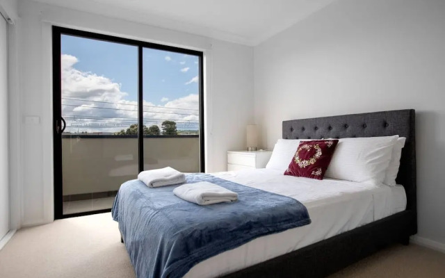 Captivating Large 4br@narre Warren