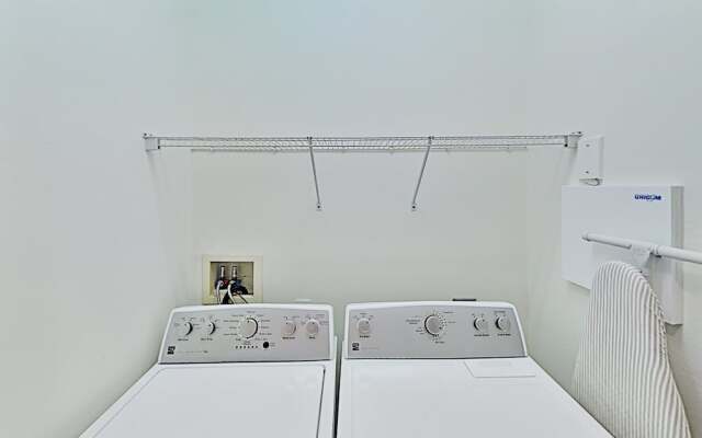 300cbw32 3 Bedroom Condo