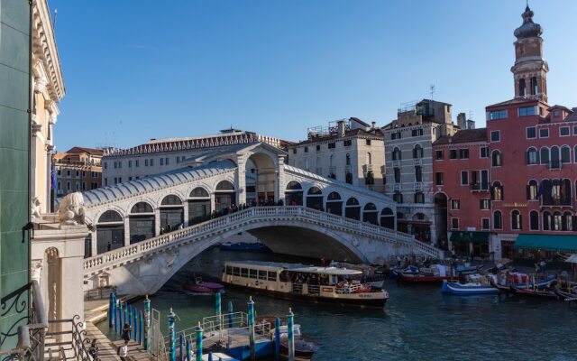 Rialto Bridge Romantic House