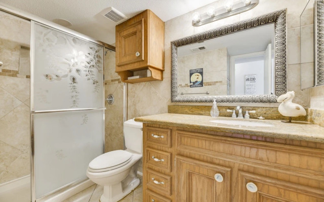 Seascape 1214 Studio Bedroom Condo by RedAwning