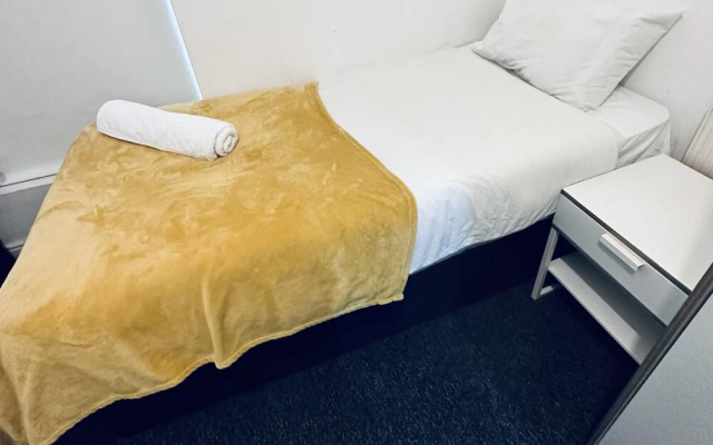 Inviting 7-bed House in Coventry City Centre