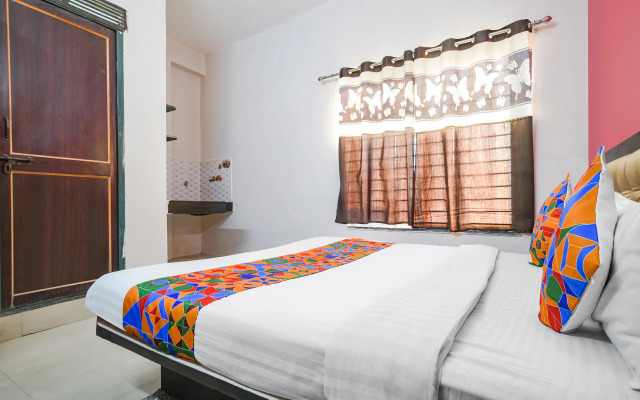 Fabexpress Royal Palace Inn