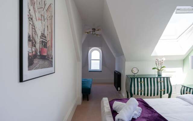 Luxury Beachfront Penthouse, Panoramic Sea Views