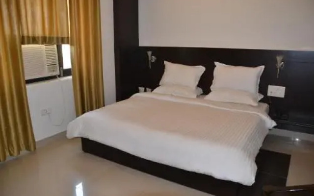 Hotel R R Inn