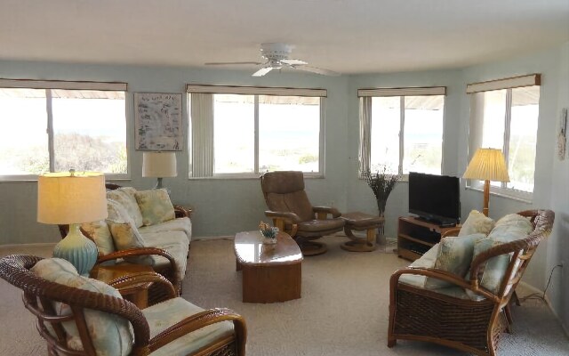 Jukes Beach House by RedAwning