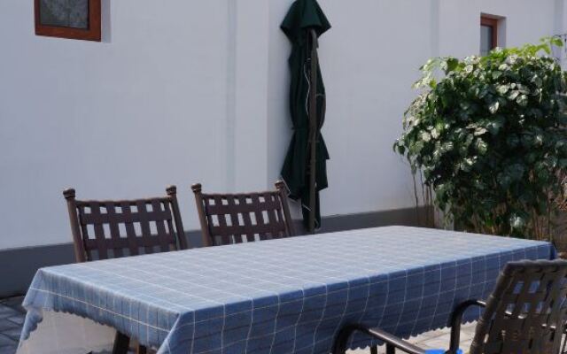 Tingqian Yuanhou Hostel