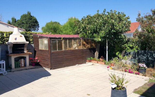 House With 3 Bedrooms in Saint-michel-chef-chef, With Enclosed Garden