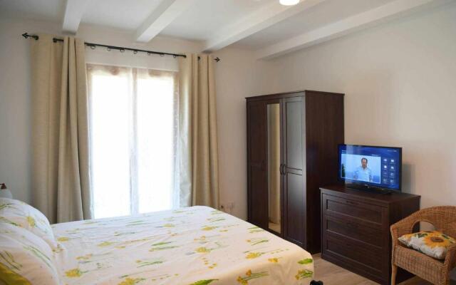 Casa Montefiore 13 Girasoli LT nella tranquilla campagna Marchigiana