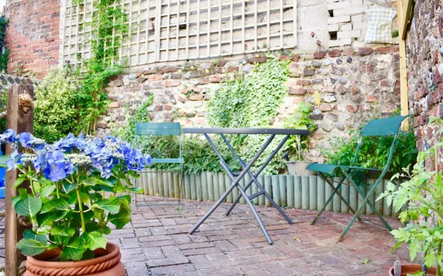 Bright 2 Bedroom House in Central Brighton
