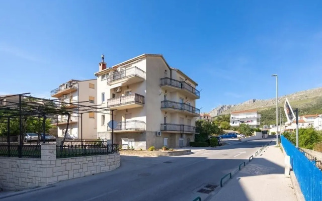 Coastal Comfort Apartment