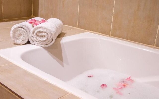Cityblue Courtyard Hotel & Suites