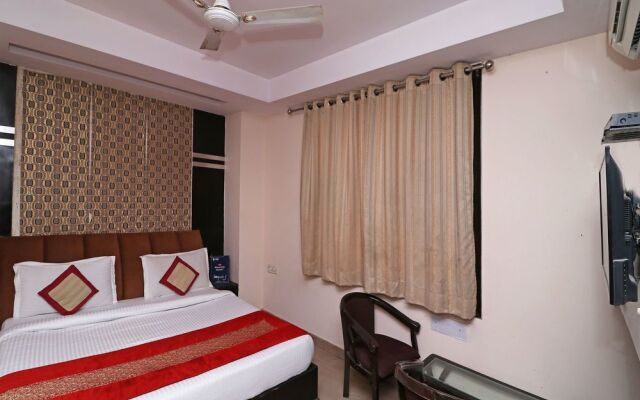 OYO 13299 Hotel Blue Pearl