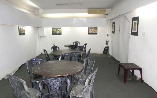 Mount Lanka Hotel & Suites