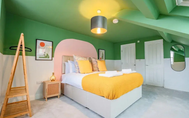 Host Stay Foley Abode