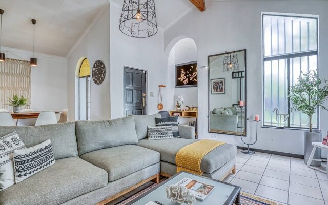 Modern Spanish House-3br-pool-solar-samrand