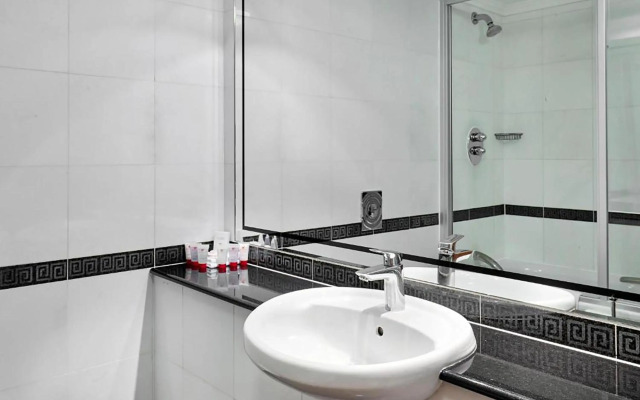 Leonardo Royal Hotel London City