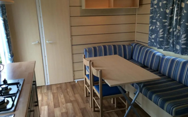 Mobil Home Dans Camping Mussonville