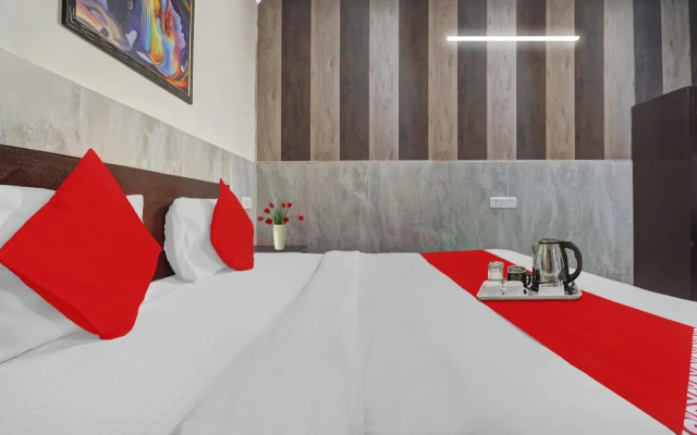 Oyo Flagship 92975 Hotel Small Town