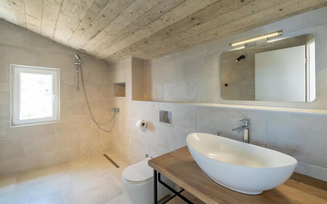 Amazing Home in Blato with Hot Tub, WiFi & 5 Bedrooms