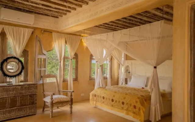 Amani House 5 Bedrooms Sleeps 10