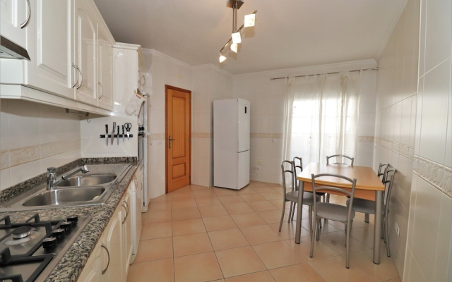 Lovely 2 -bedroom Vacation Apartment In Quarteira