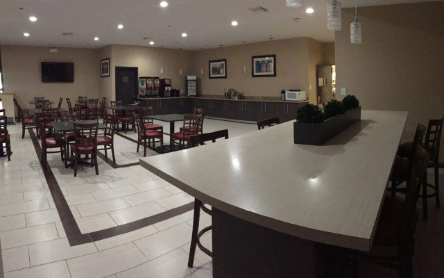 Clarion Pointe Lake Jackson - Clute