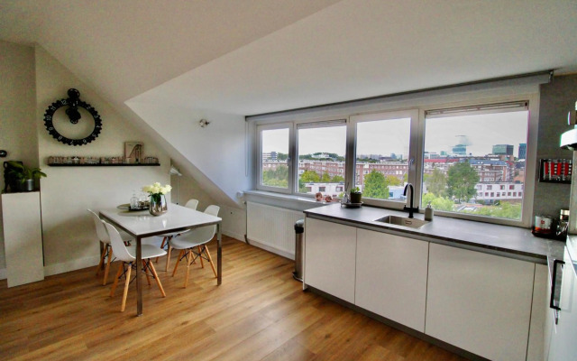 Beautiful penthouse near Rai and centre