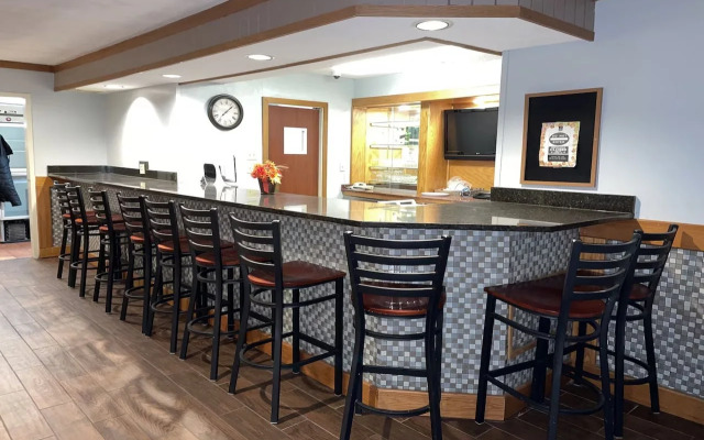 Howard Johnson by Wyndham Merrillville